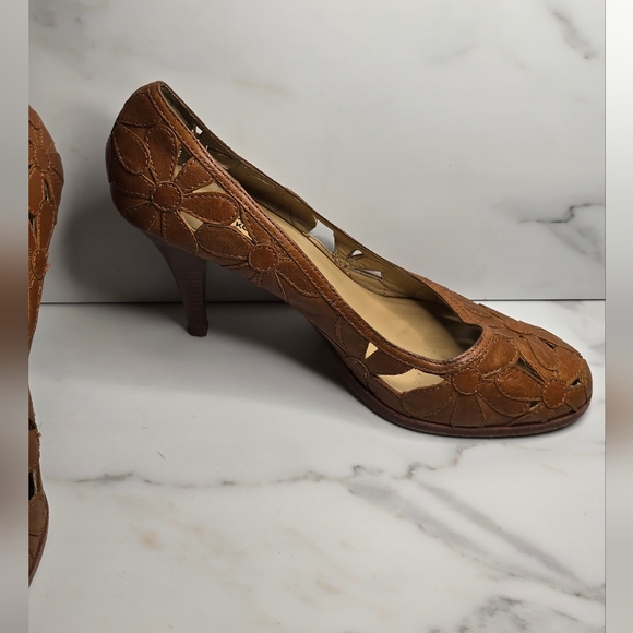 Michael Kors Daisy Brown Heels - Picture 3 of 9